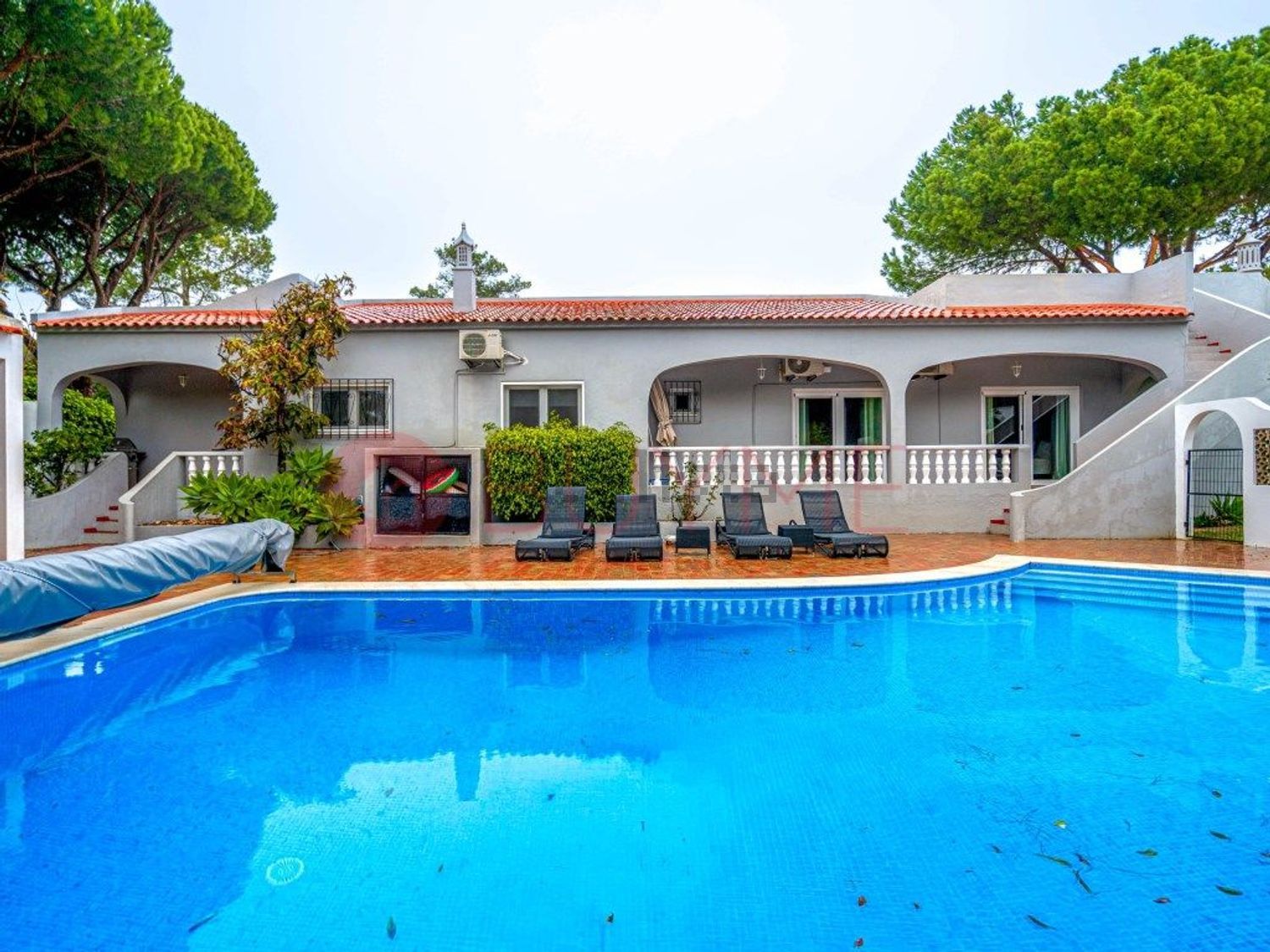 出租小楼房或独栋别墅在Quinta do Lago - Pinheiros Altos - 游泳池