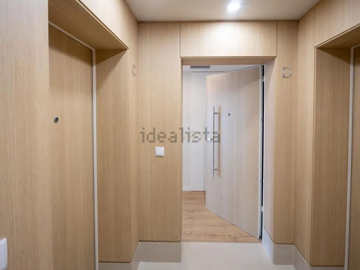 公寓 t1出售在Rua Sarmento de Beires, 47 - 过道