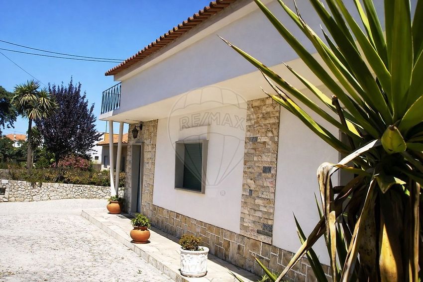 小楼房或独栋别墅出售在Avenida de Nossa Senhora de Fátima