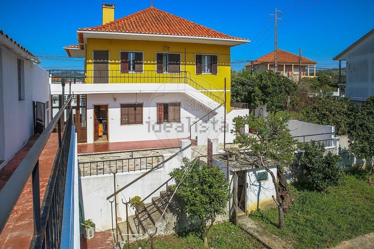 小楼房或独栋别墅出售在Rua António Pinheiro Lacerda - 外立面