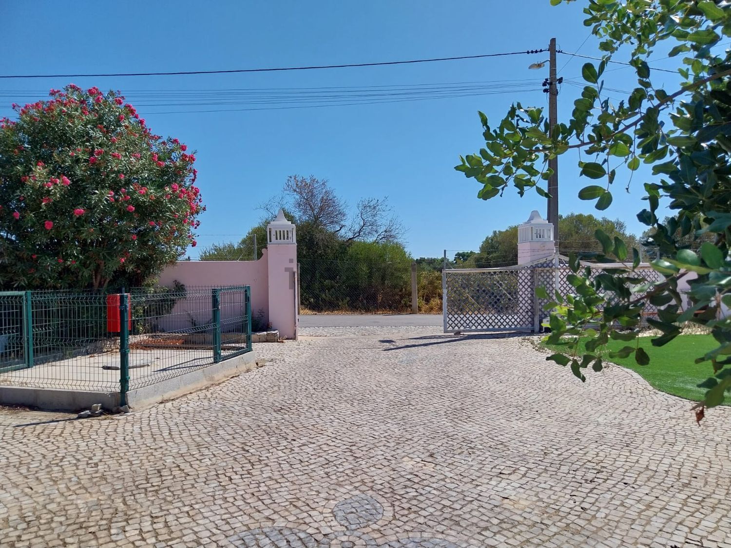 小楼房或独栋别墅出售在Rua da Arrancada - 外立面