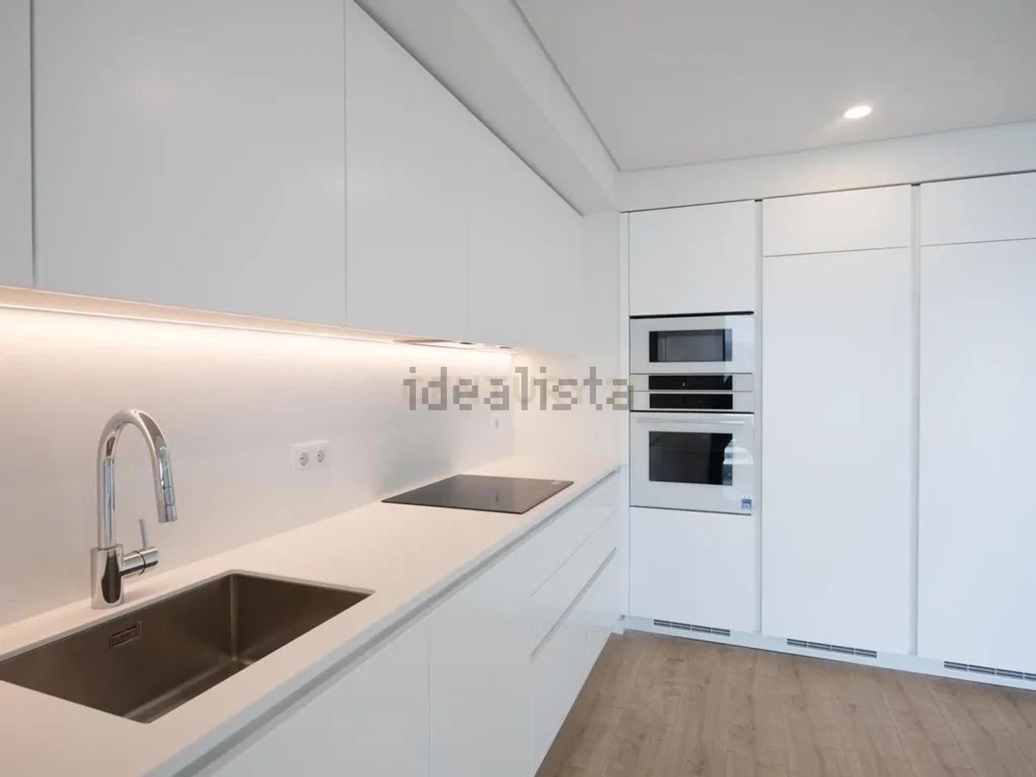 公寓 t2出售在Rua Sarmento de Beires, 47 - 厨房