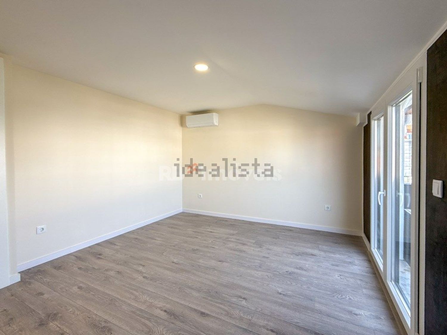 公寓 t4出售在Rua da Rainha Santa Isabel, 17 - 居住