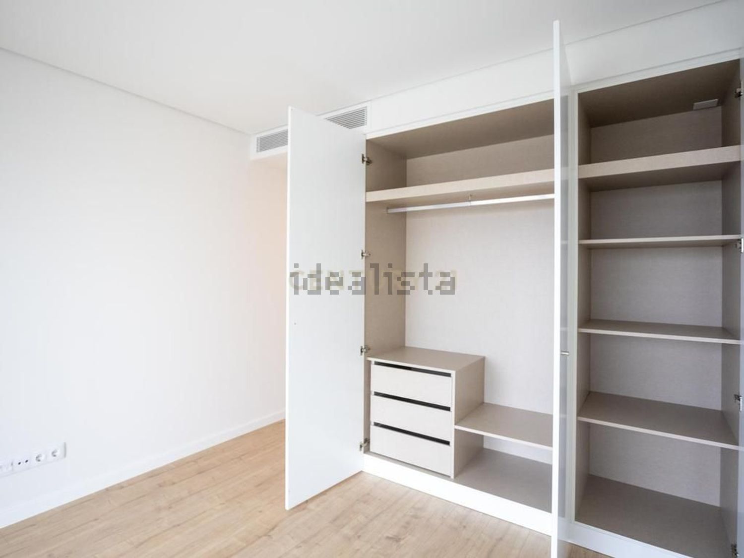 公寓 t2出售在Rua Sarmento de Beires, 47 - 居住