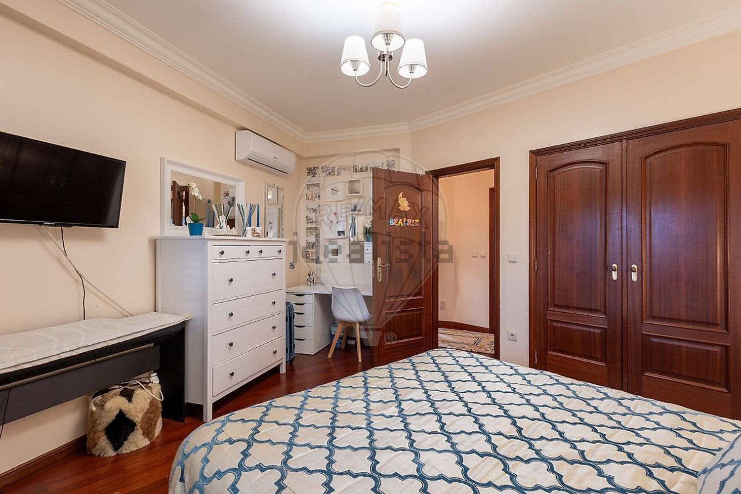 小楼房或独栋别墅出售在Rua Vale do Zangão - 卧室