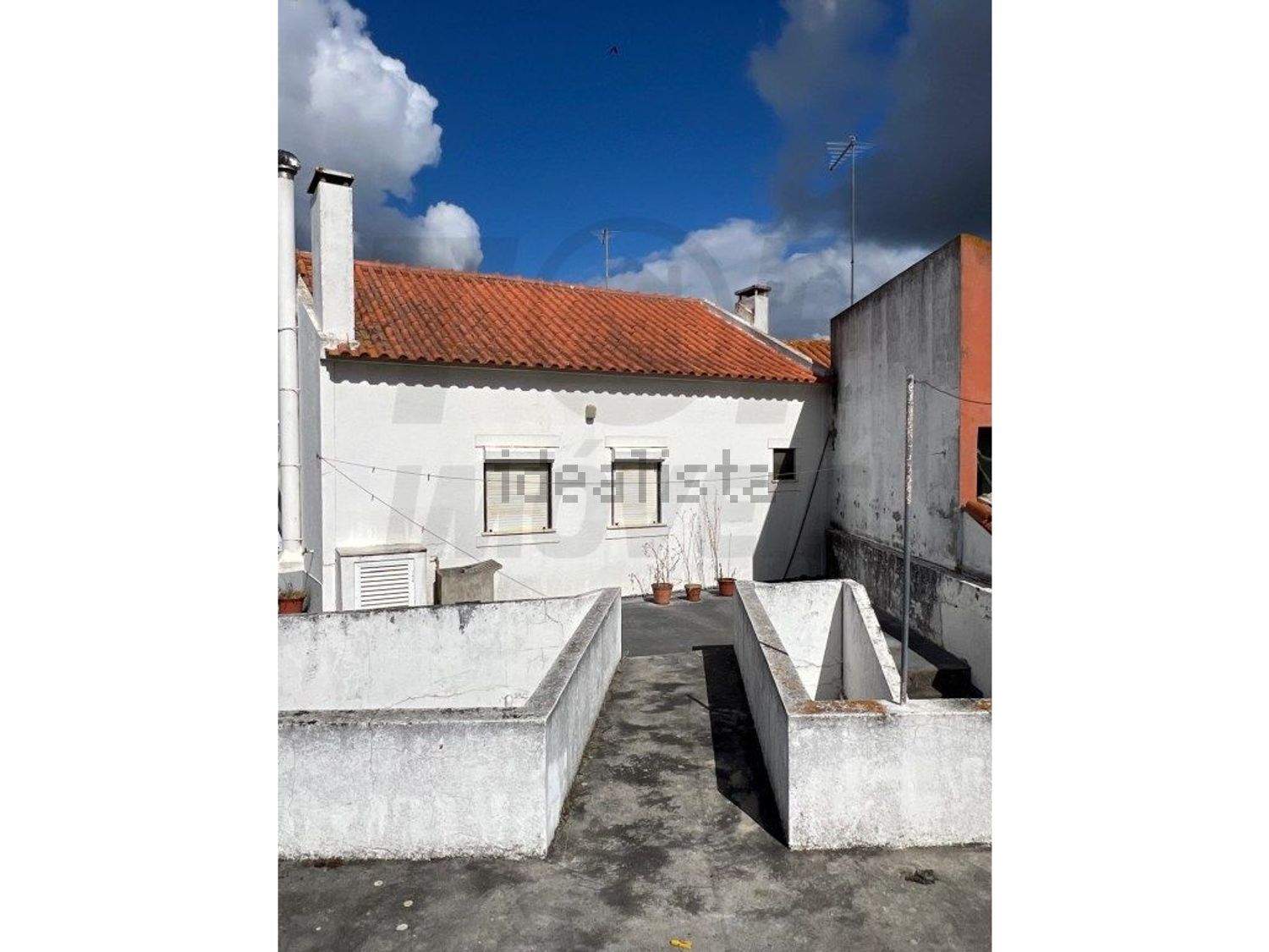 小楼房或独栋别墅出售在Rua Riba Falcão - 外立面