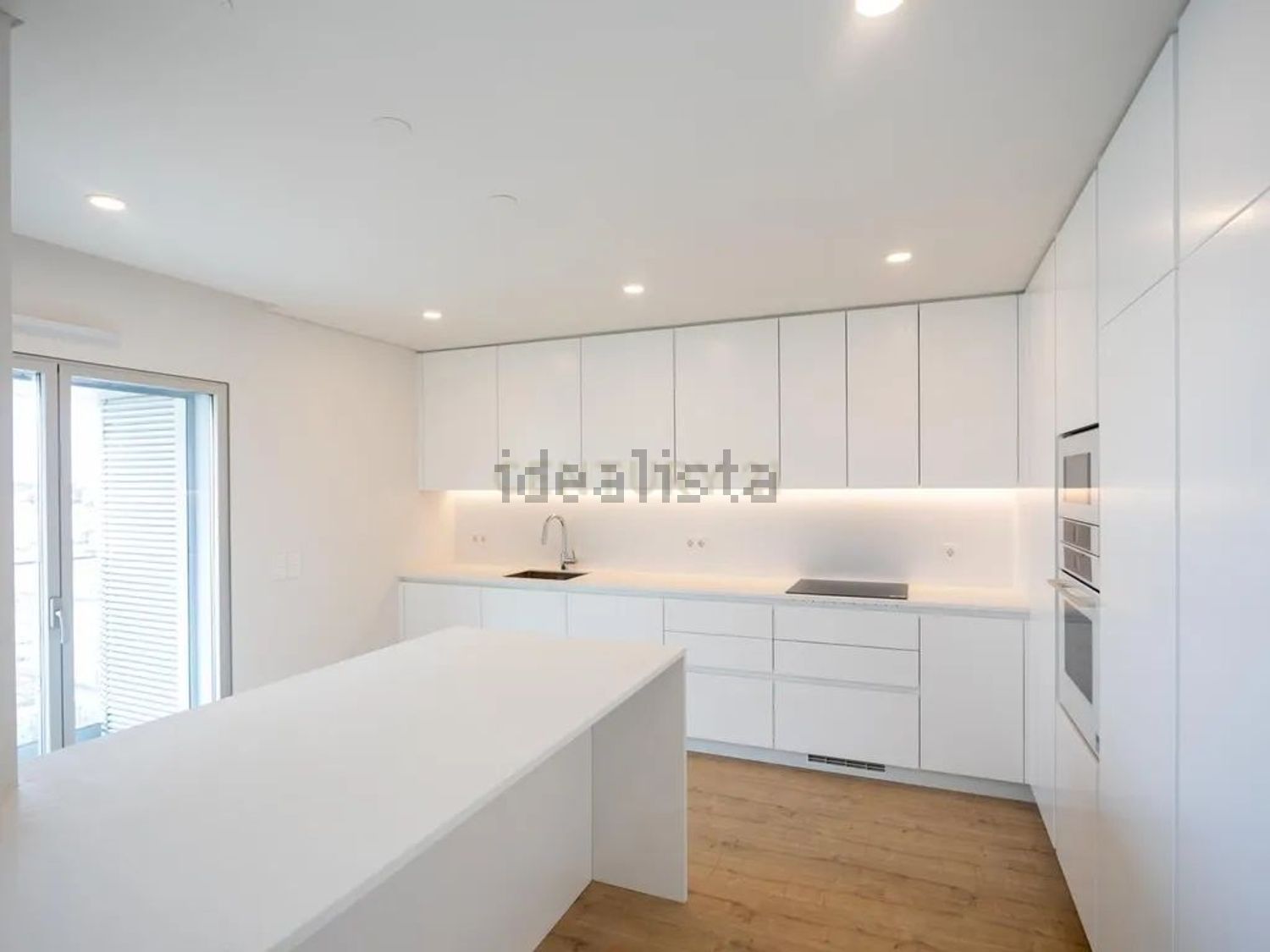 公寓 t4出售在Rua Sarmento de Beires, 47 - 厨房