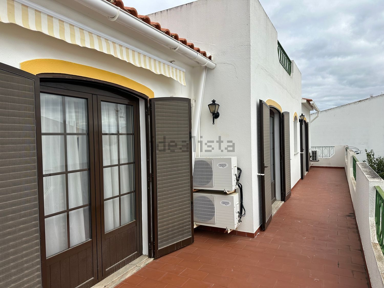 小楼房或独栋别墅出售Urbanização Bela Praia s/n - 阳台