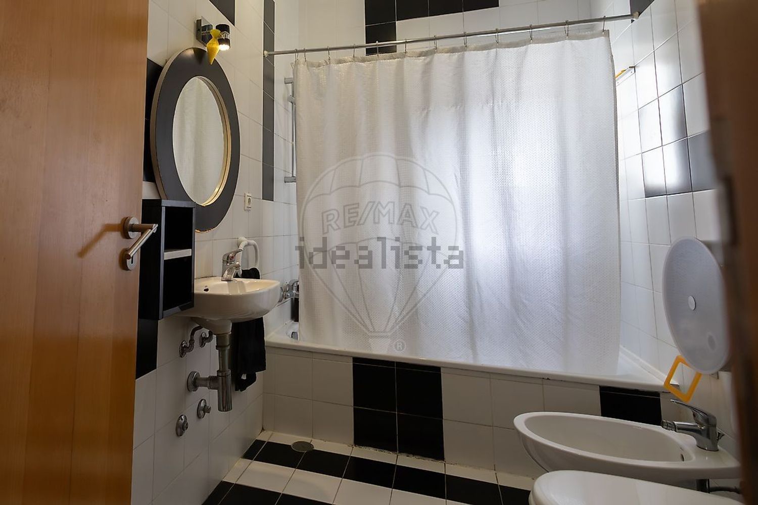 小楼房或独栋别墅出售N349 - 卫生间