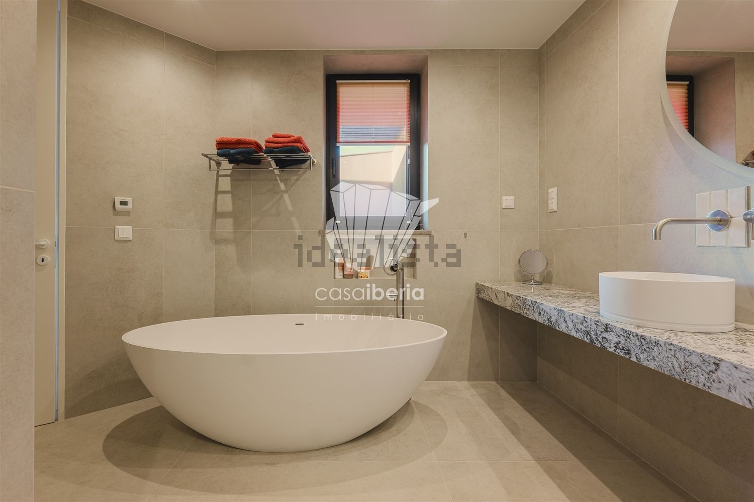 小楼房或独栋别墅出售在Odiáxere - 卫生间