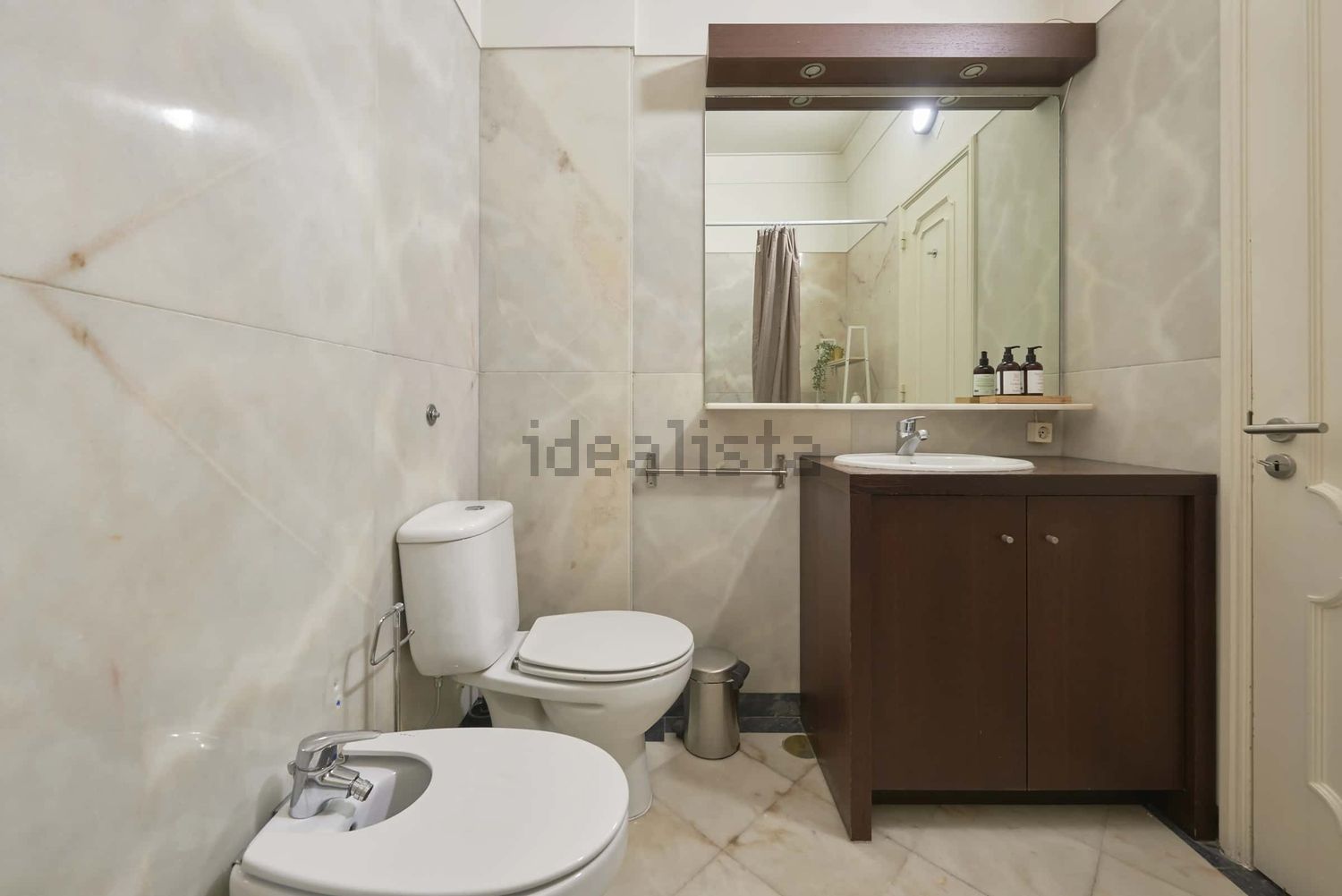 出租房间在Avenida Defensores de Chaves, 79 - 卫生间