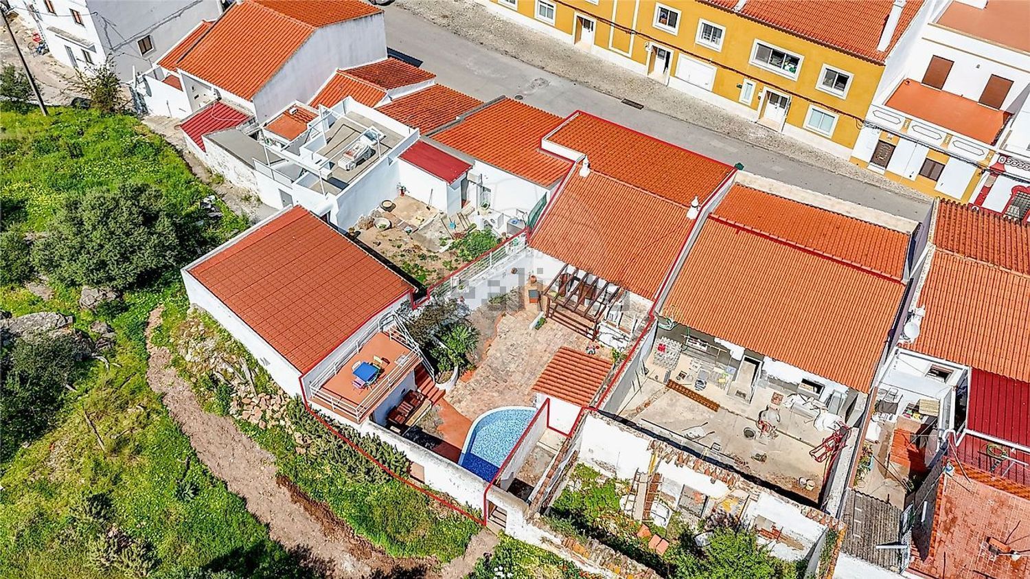 小楼房或独栋别墅出售在Rua de São Sebastião - 游泳池