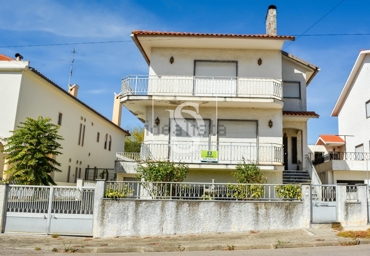 小楼房或独栋别墅出售在Tomar e Santa Maria dos Olivais - 外立面