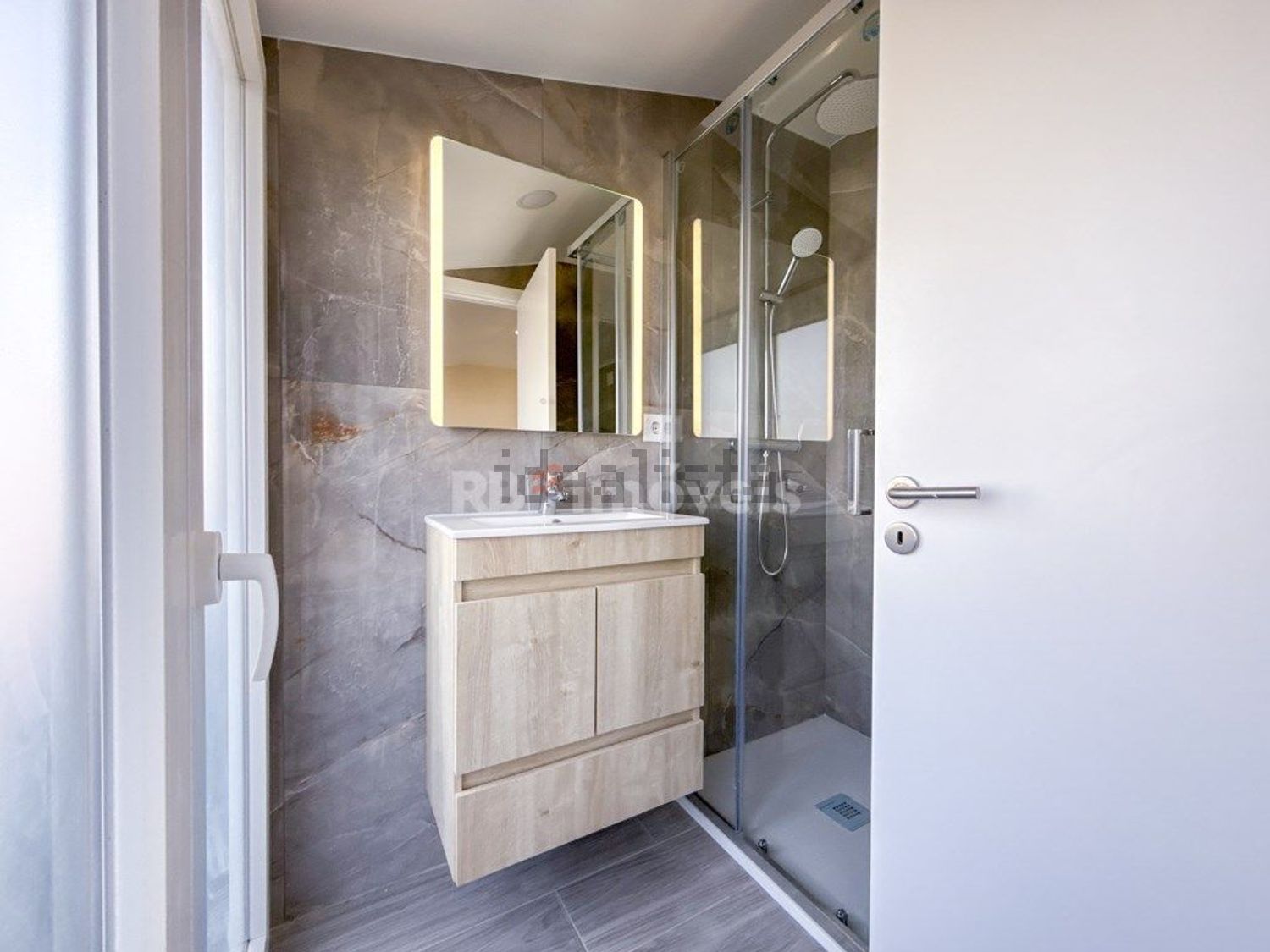 公寓 t4出售在Rua da Rainha Santa Isabel, 17 - 卫生间