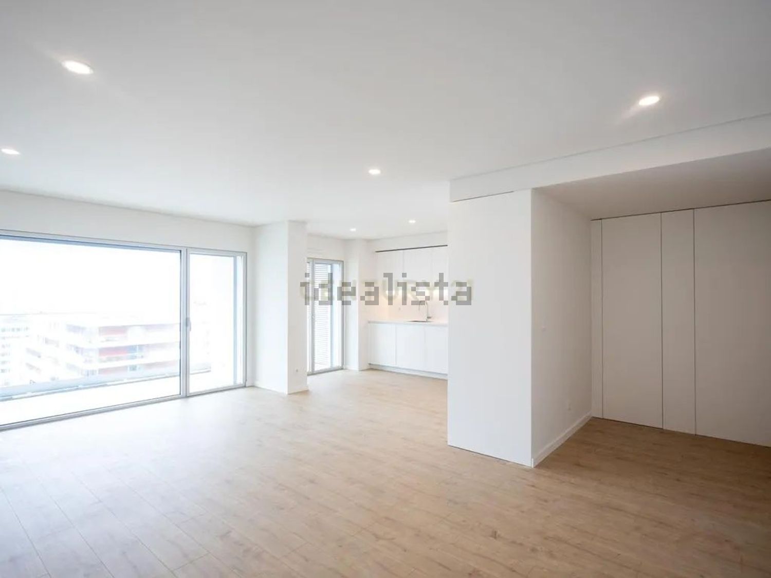 公寓 t2出售在Rua Sarmento de Beires, 47 - 居住
