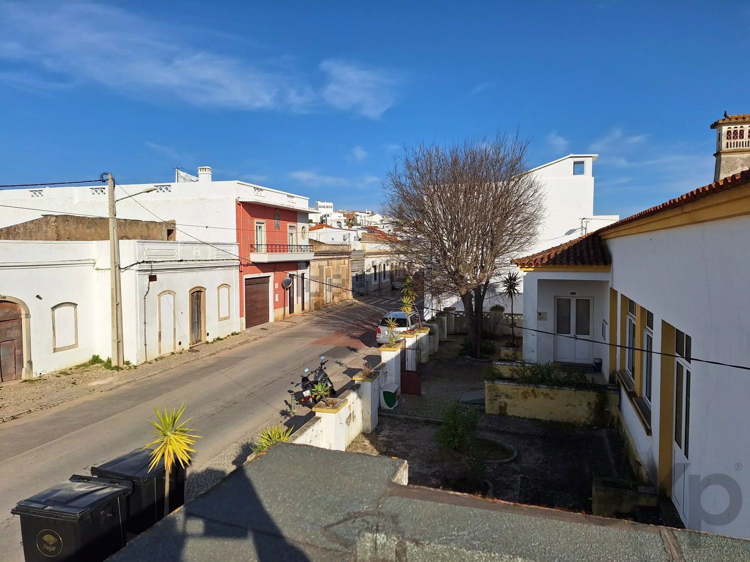 小楼房或独栋别墅出售在Rua de Faro - 外立面