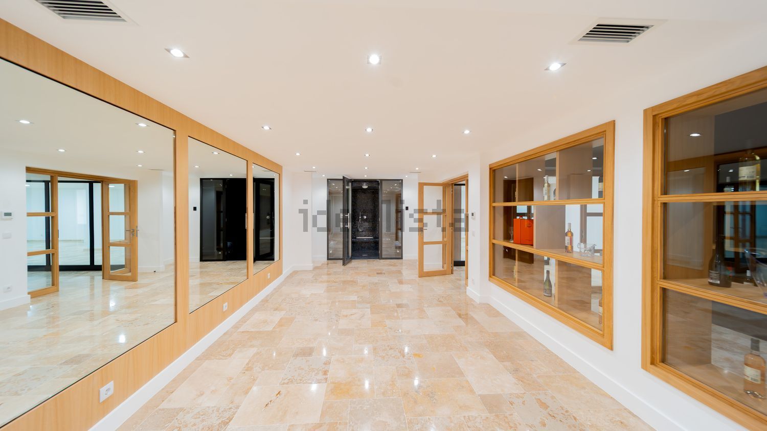 小楼房或独栋别墅出售在Rua 25 de Abril, 87 - 环境