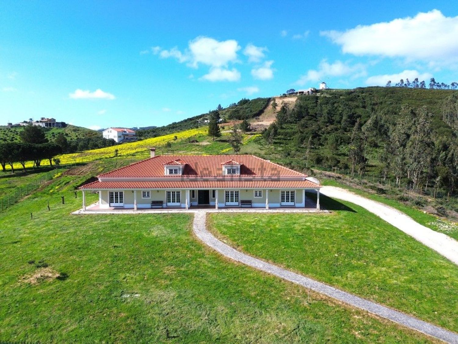 小楼房或独栋别墅出售在Rua Serra do Montejunto - 照片