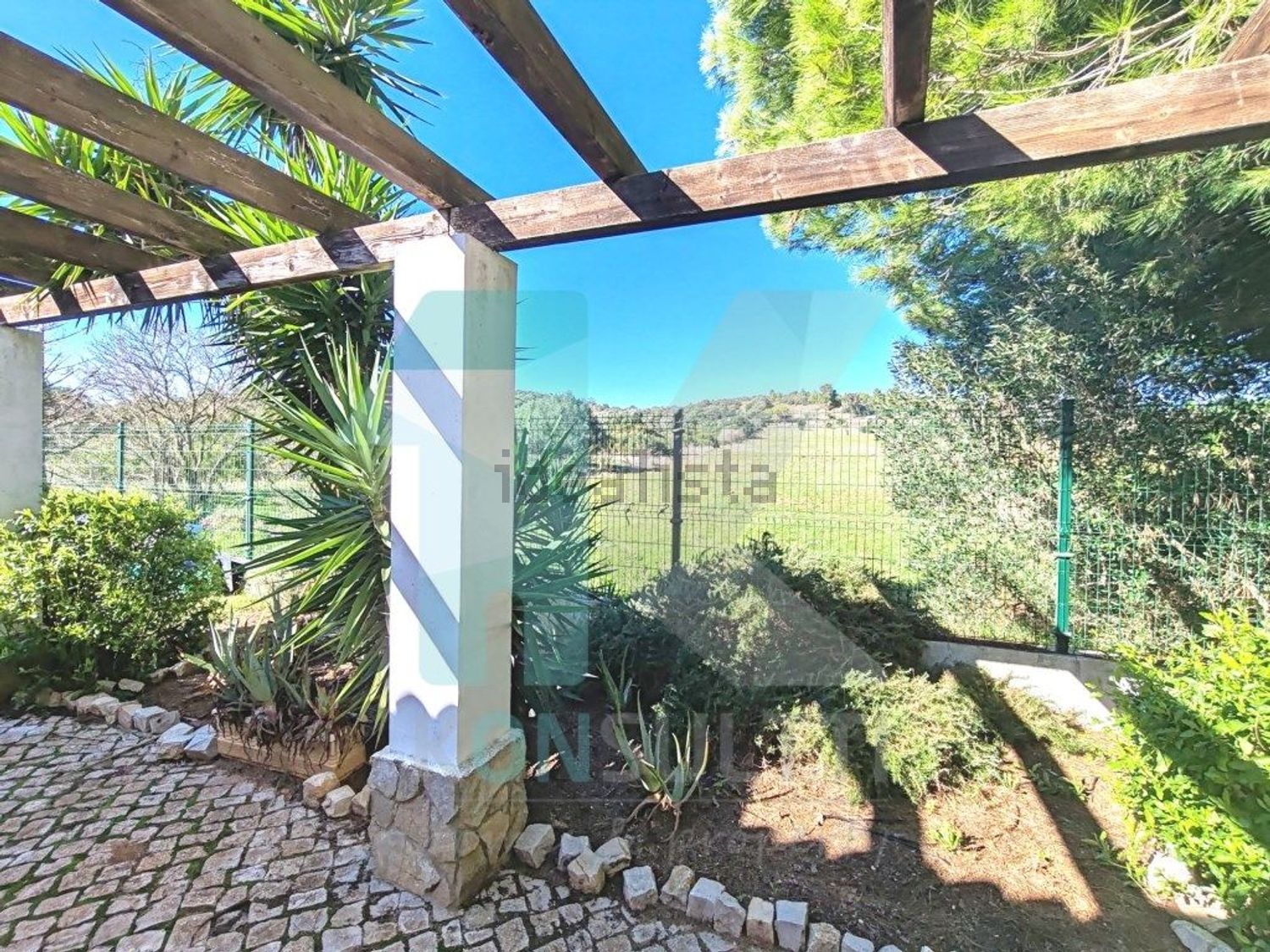 小楼房或独栋别墅出售在Praia da Luz - 花园