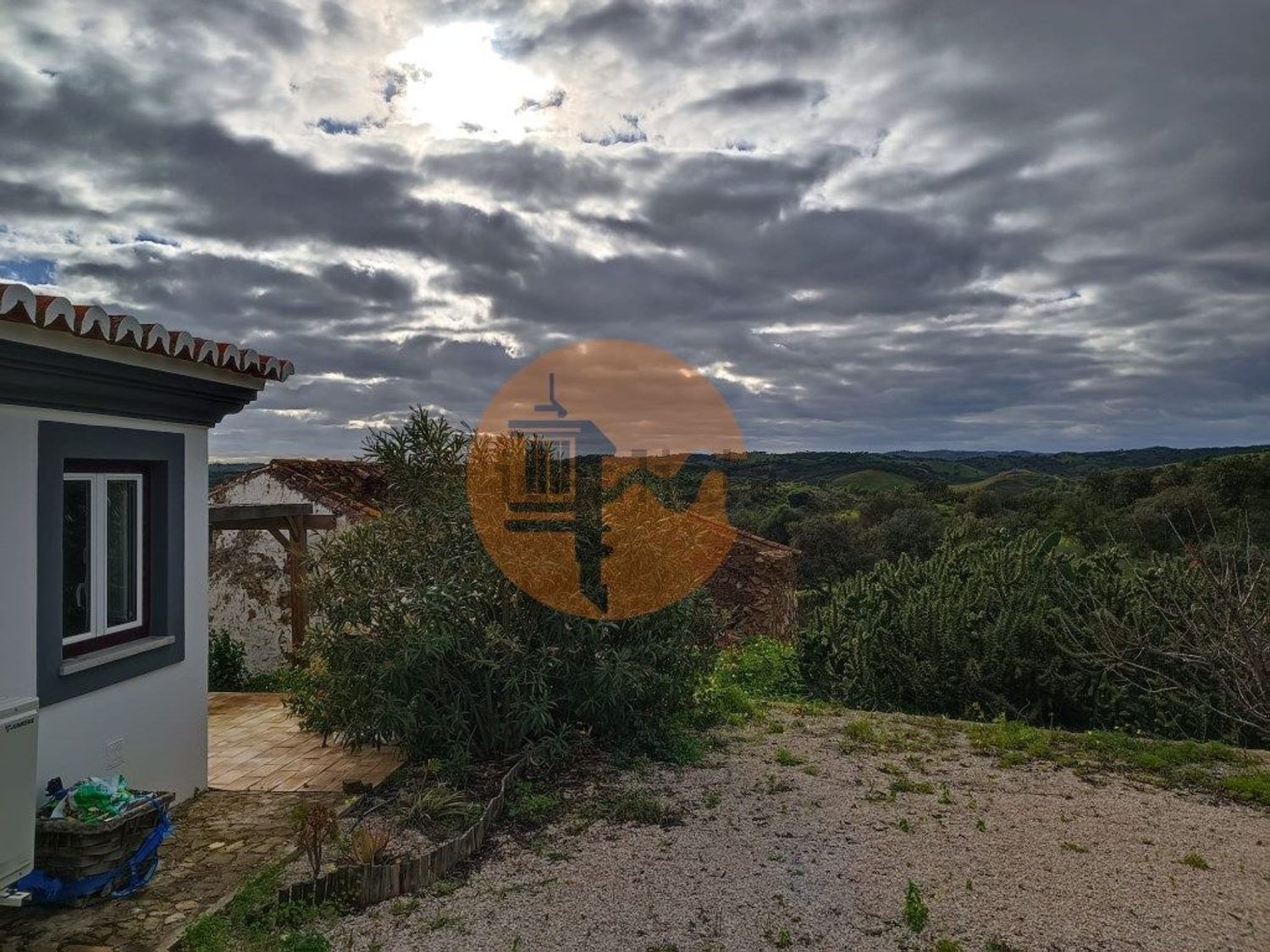 小楼房或独栋别墅出售在Rua de Alcarias Grandes - 视线