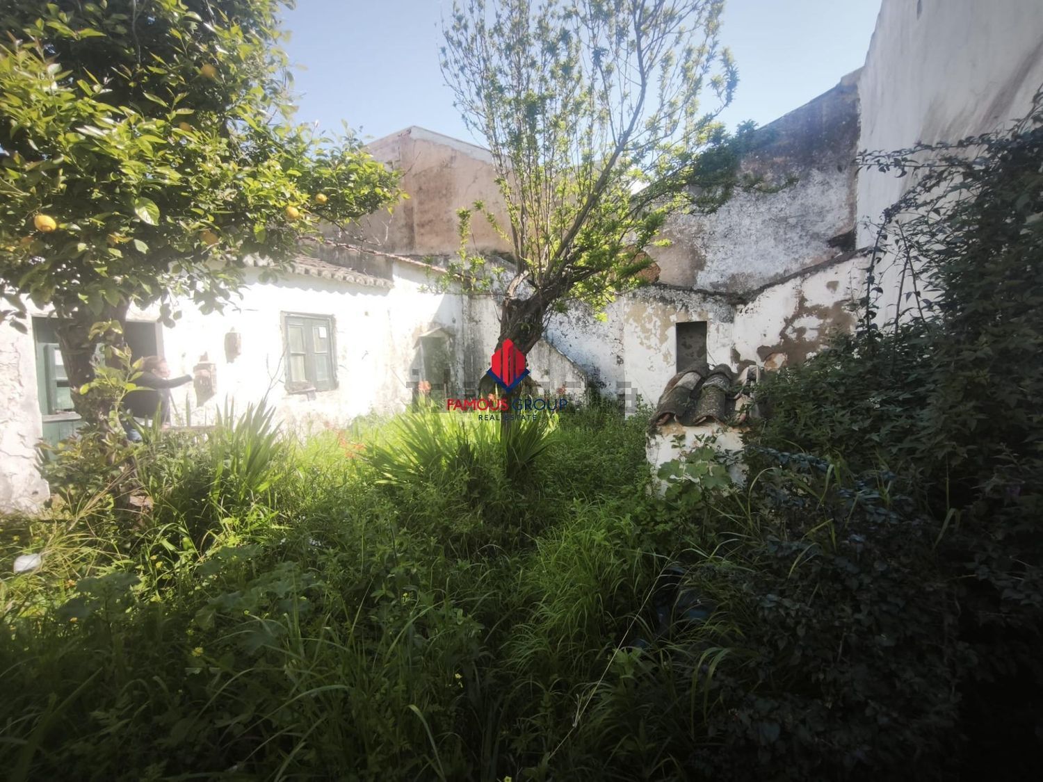 小楼房或独栋别墅出售在Algoz e Tunes - 外立面