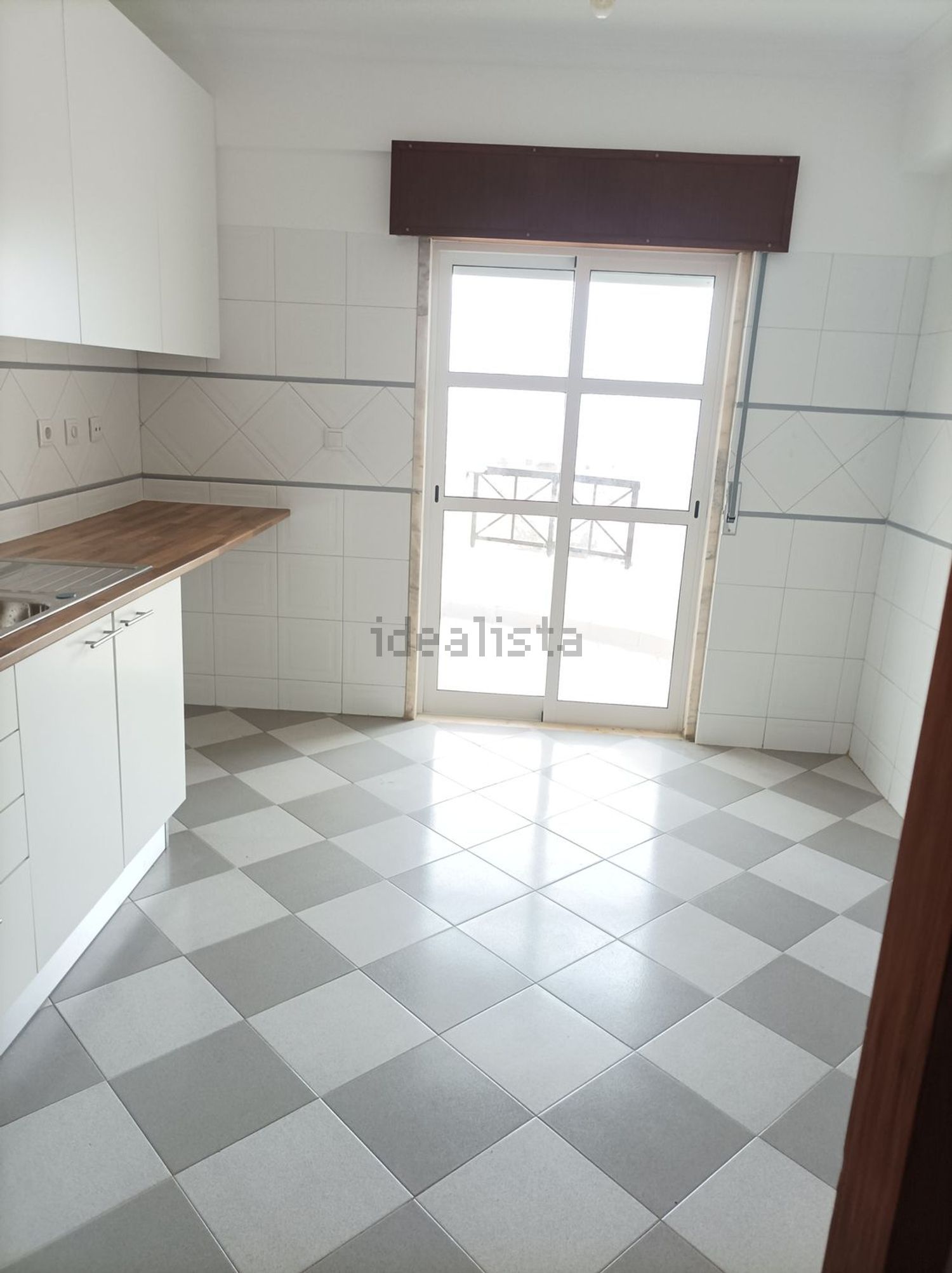 出租公寓 t2在Rua Capitão Salgueiro Maia, 1 - 厨房