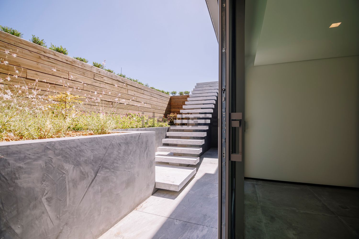 小楼房或独栋别墅出售在Amoreira - 阳台