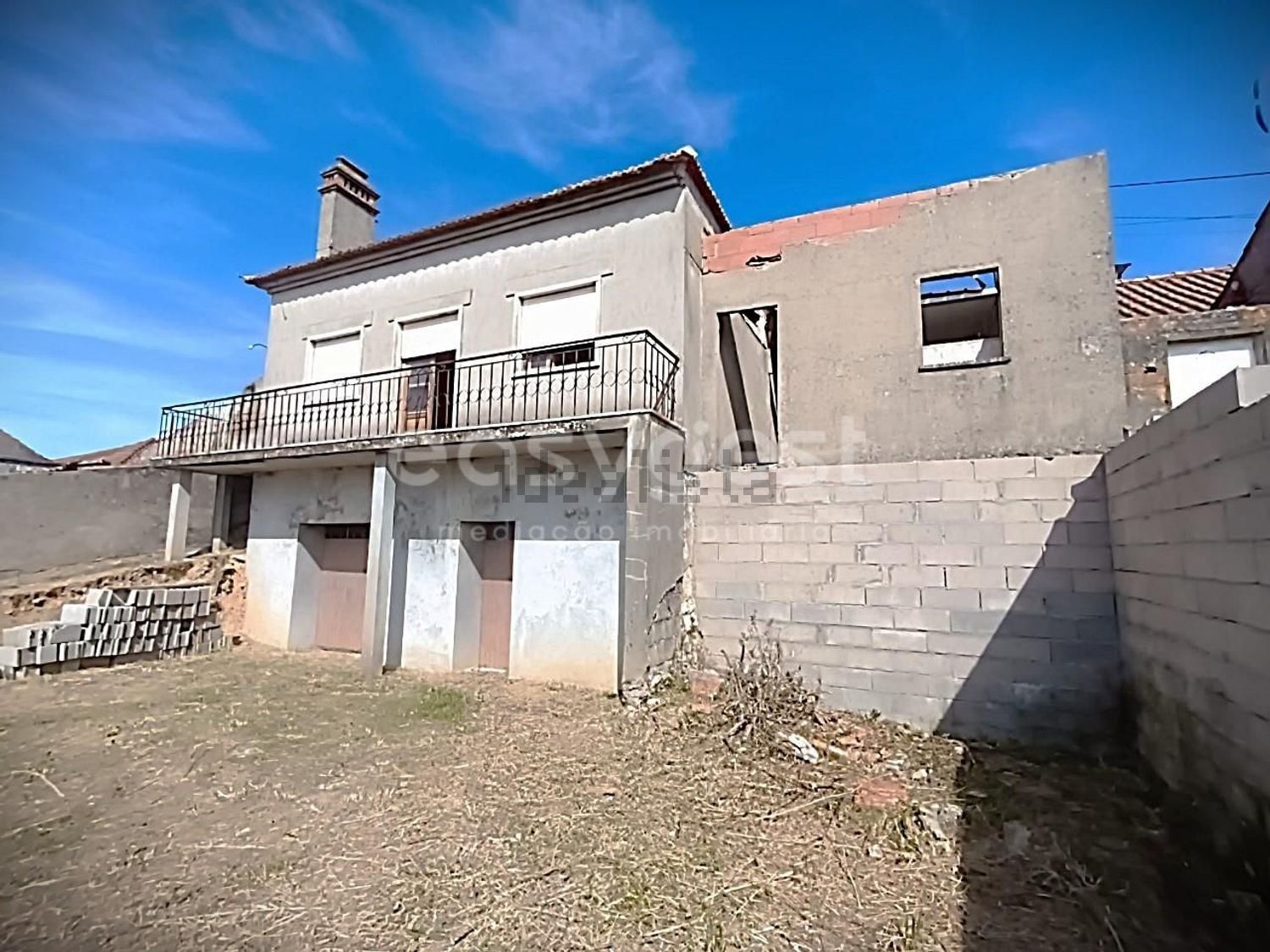 小楼房或独栋别墅出售在Santa Maria - Salvador - Santiago - 外立面