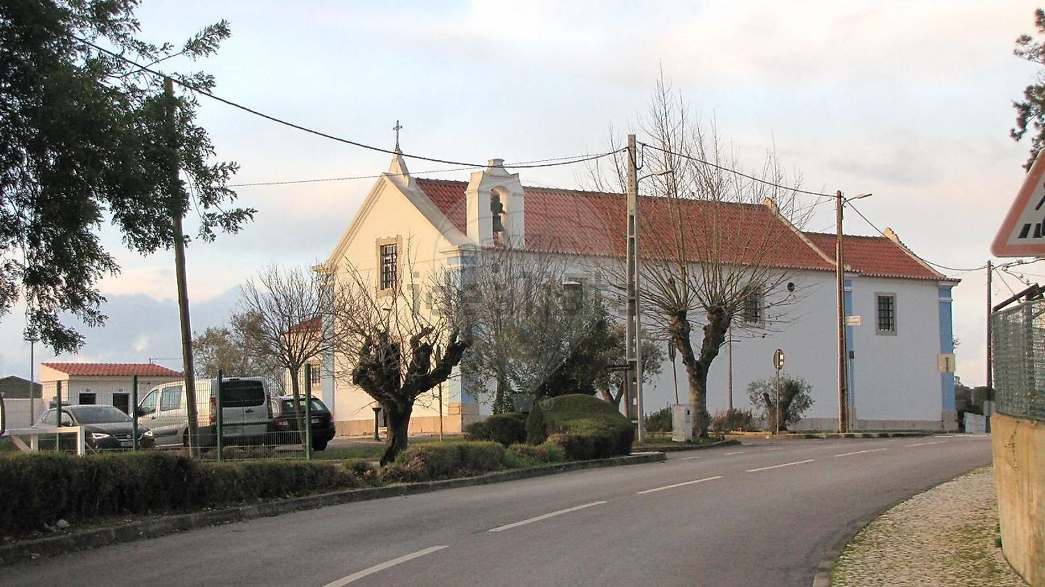 小楼房或独栋别墅出售在Santo Estevão - 外立面