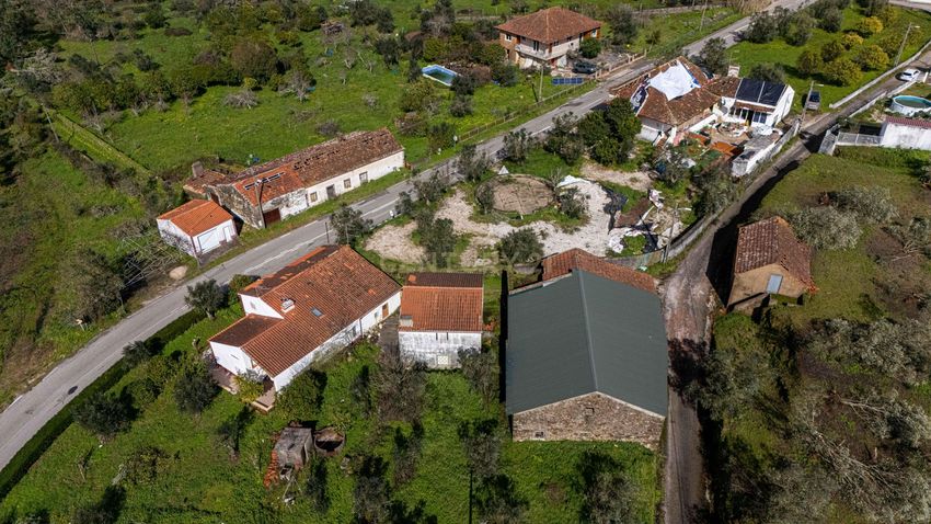 小楼房或独栋别墅出售在Rua São Luis s/n