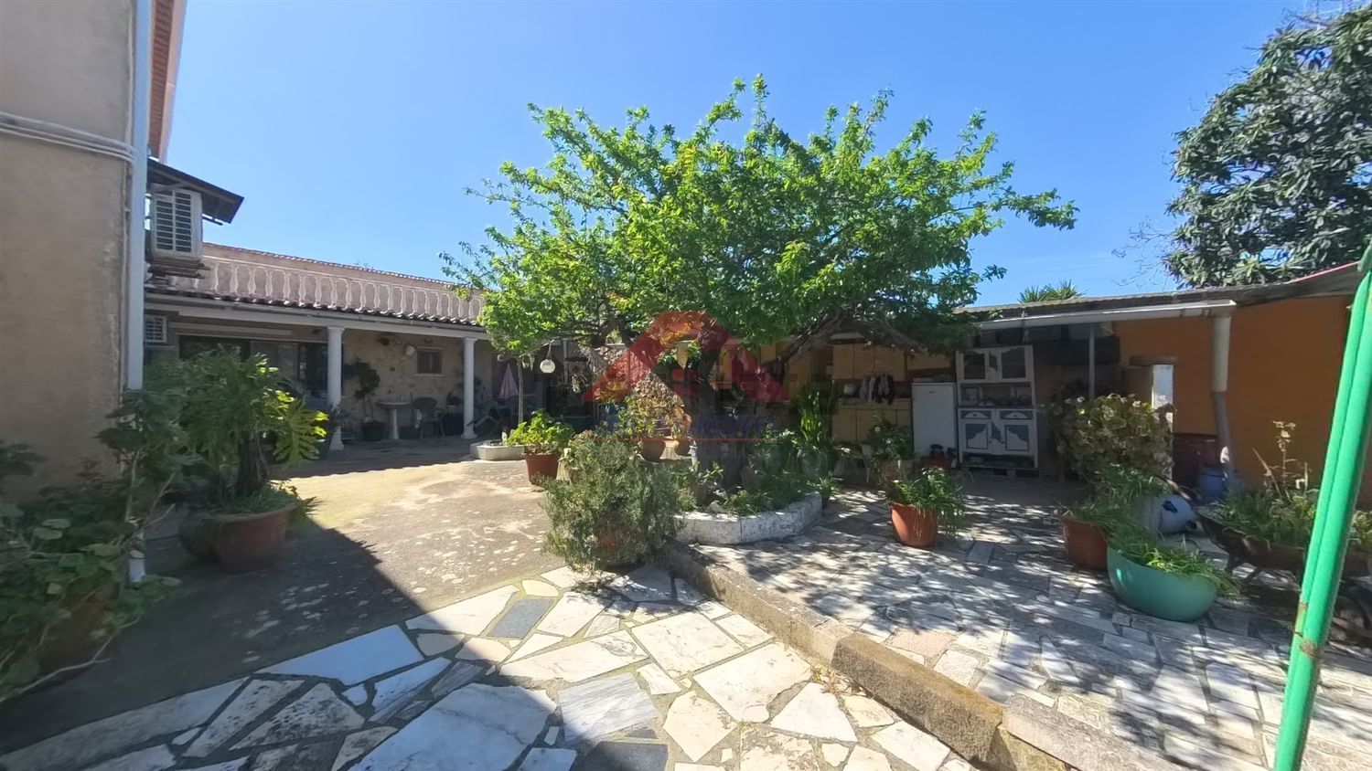 小楼房或独栋别墅出售在Vila Chã de Ourique - 院子