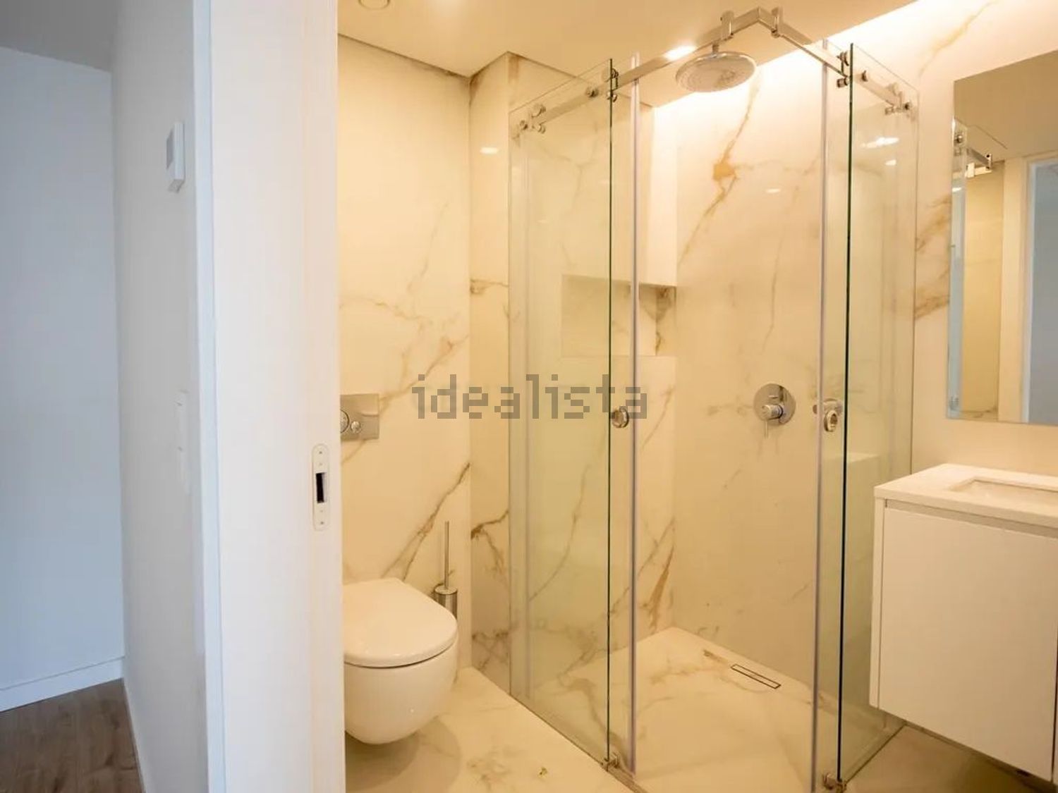 公寓 t4出售在Rua Sarmento de Beires, 47 - 卫生间