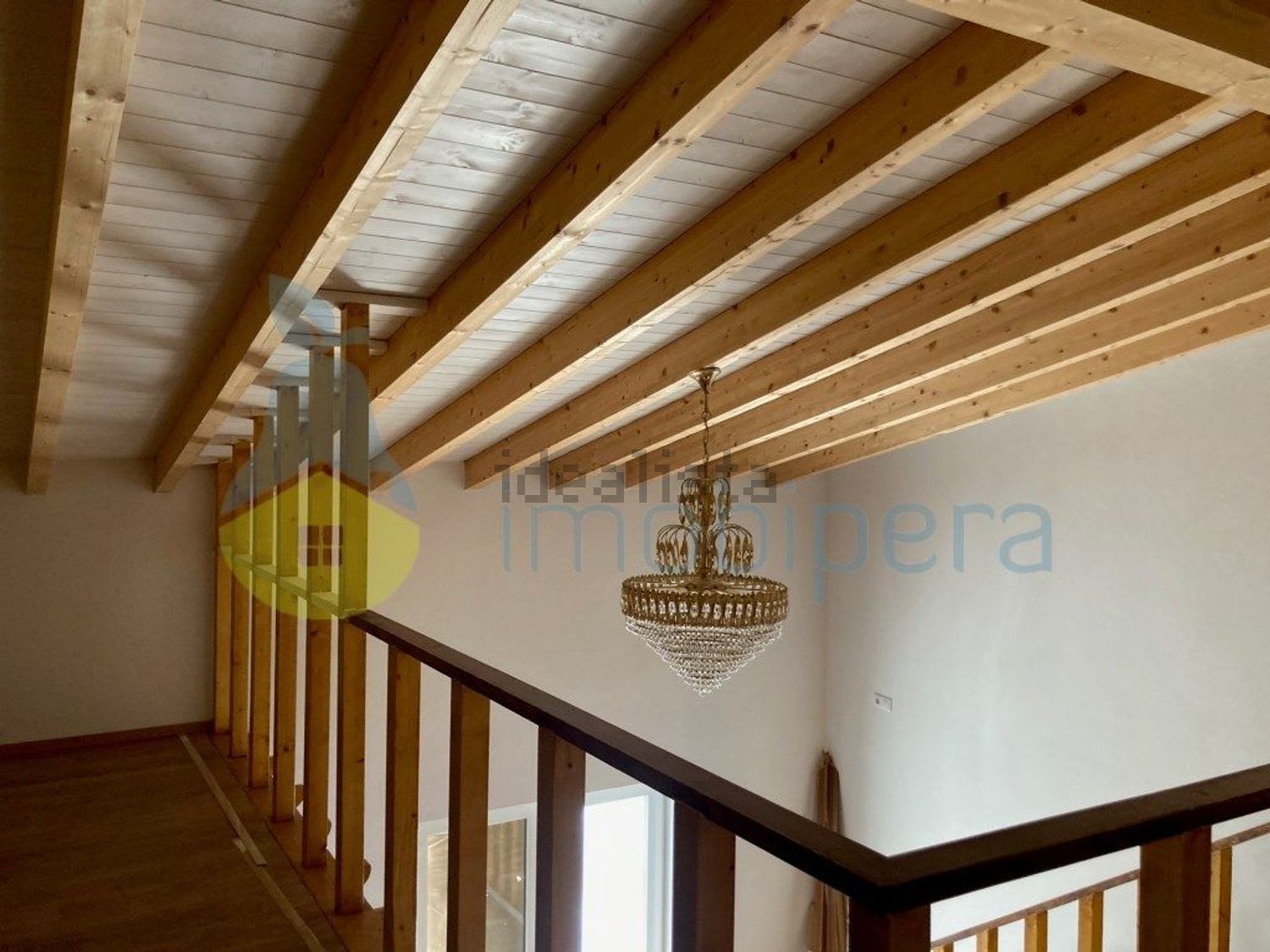 小楼房或独栋别墅出售在Estrada de Paderne - 详情