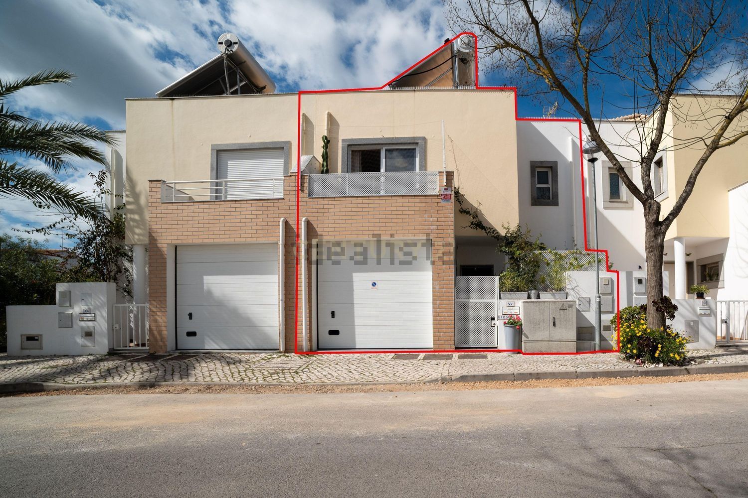 小楼房或独栋别墅出售在Estrada da Palmeira, 902 g - 外立面