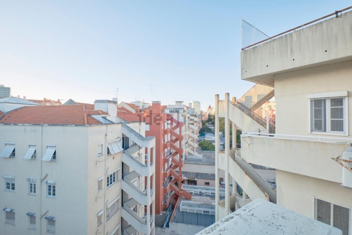 出租房间在Avenida Almirante Reis - 照片
