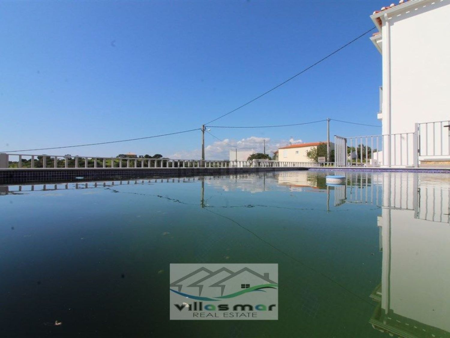 小楼房或独栋别墅出售在Centro de Castro Marim - 游泳池