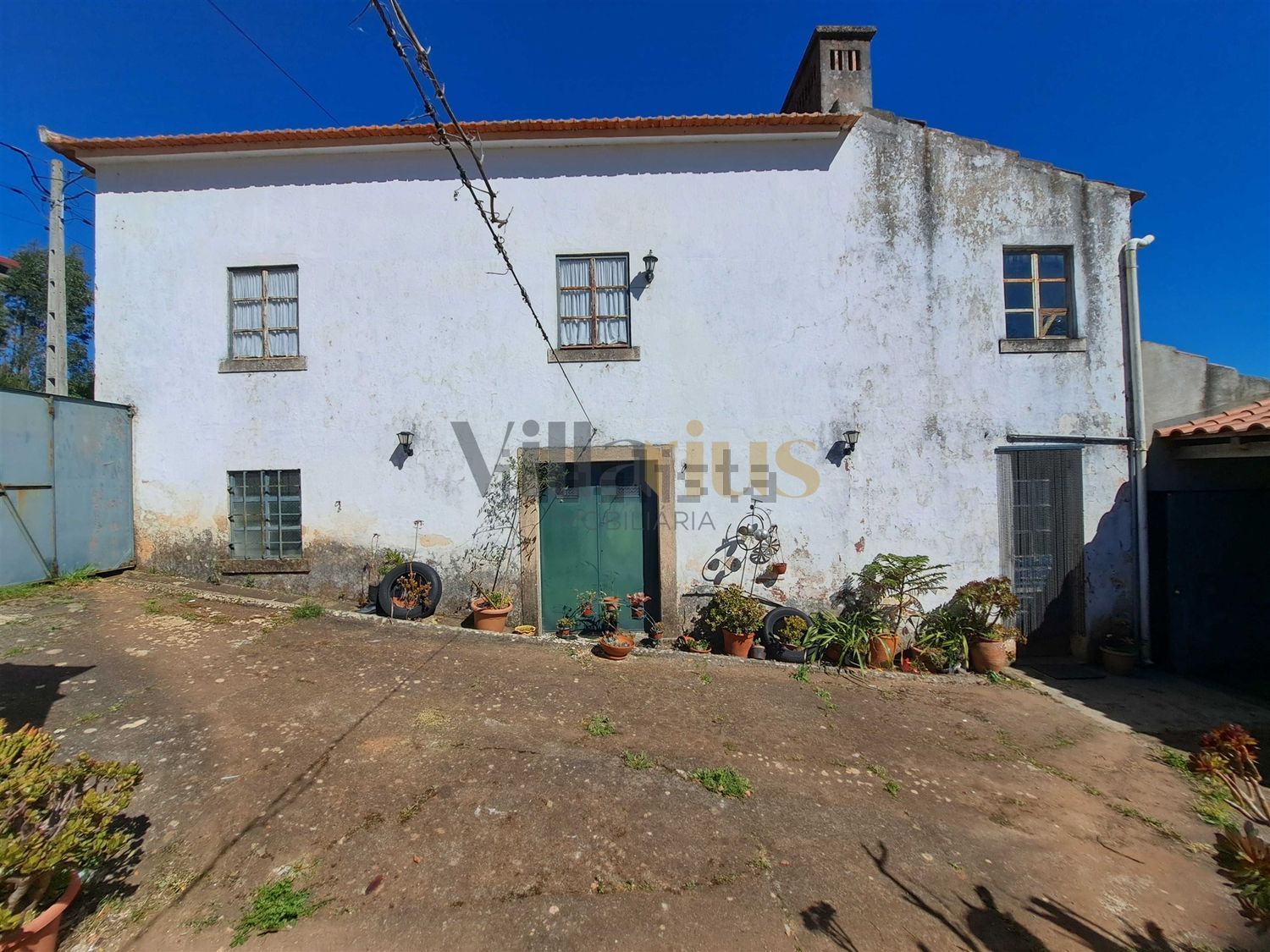 小楼房或独栋别墅出售在Rua Escola, 23 - 视线