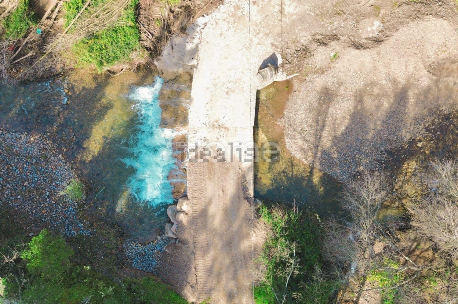 小楼房或独栋别墅出售在Estrada Sem Nome - 详情
