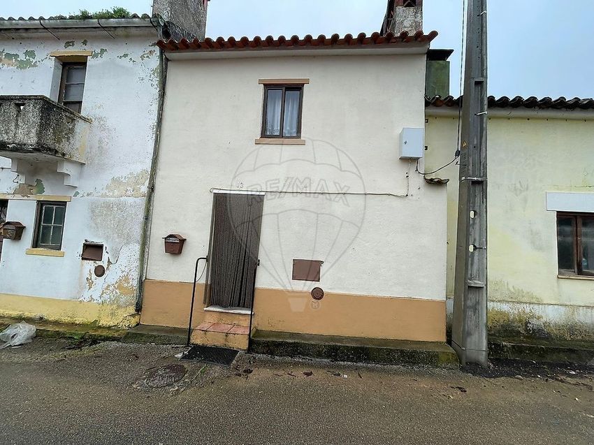 小楼房或独栋别墅出售在Rua das Martinhas