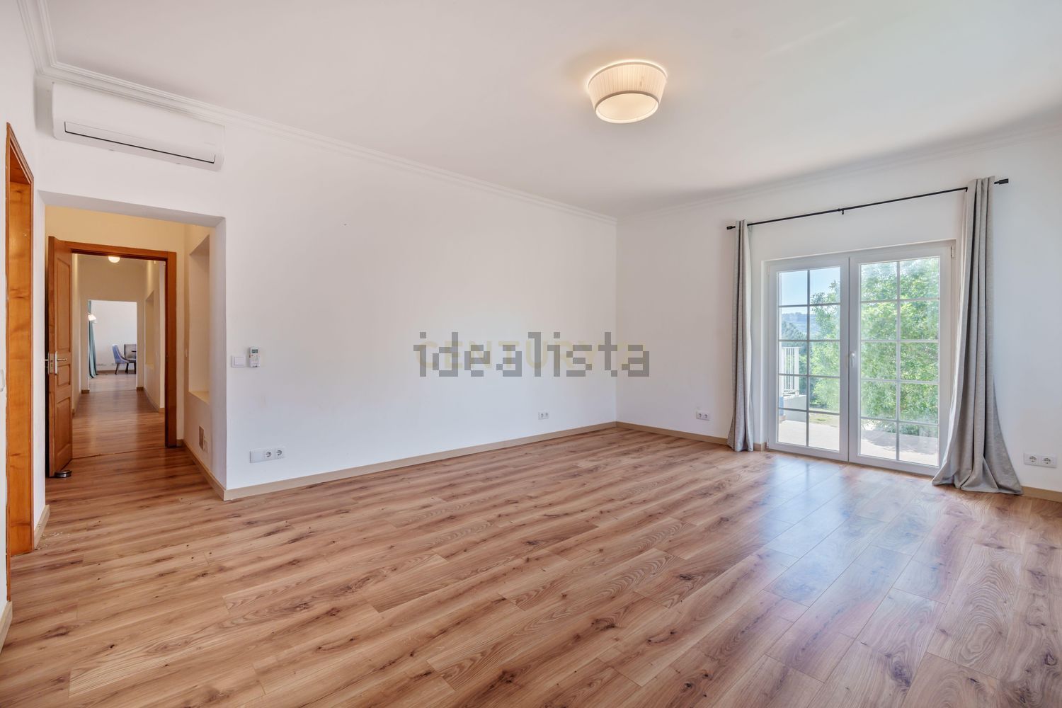 小楼房或独栋别墅出售Em1153 - 居住