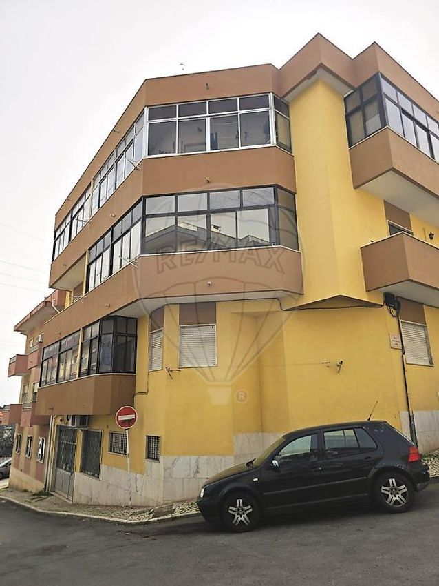 公寓 t1出售在Rua Soeiro Pereira Gomes