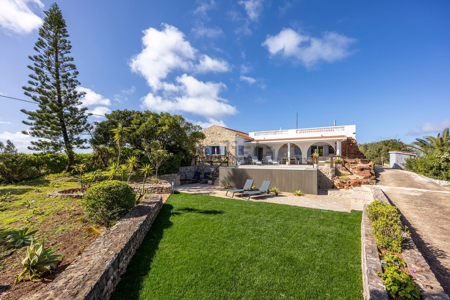 小楼房或独栋别墅出售在Vila do Bispo e Raposeira - 外立面
