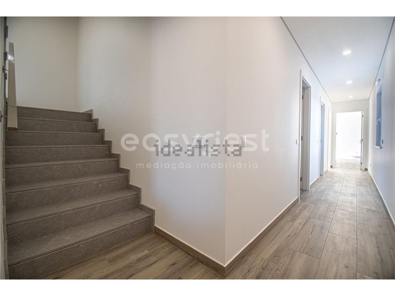 小楼房或独栋别墅出售在Altura - 详情