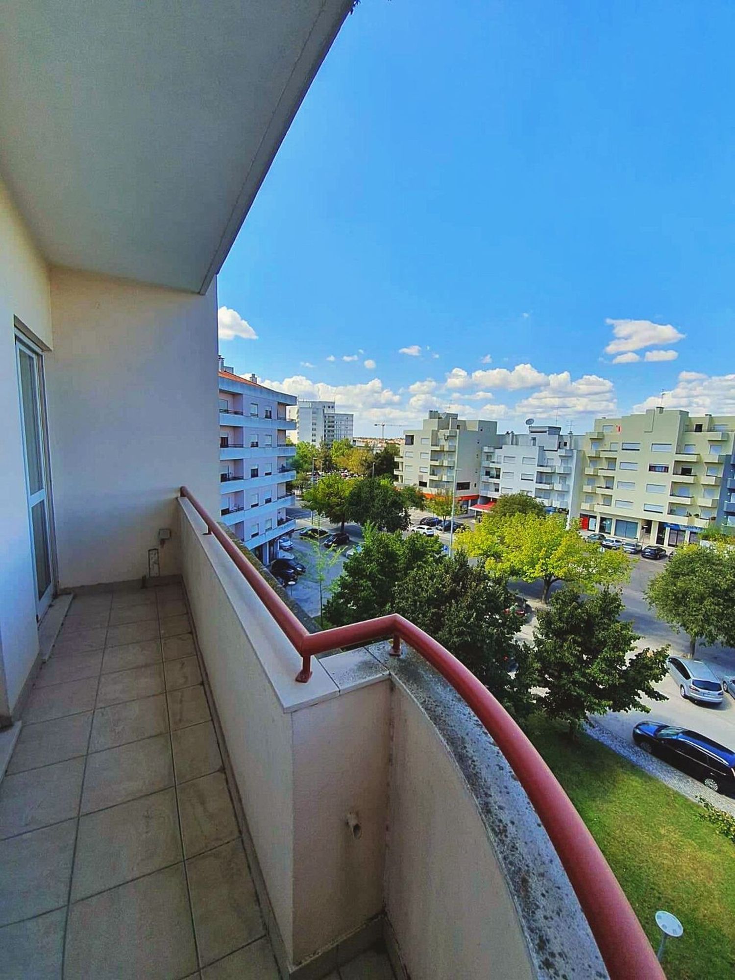 出租公寓 t2在Avenida Bernardo Santareno, 37 - 露台