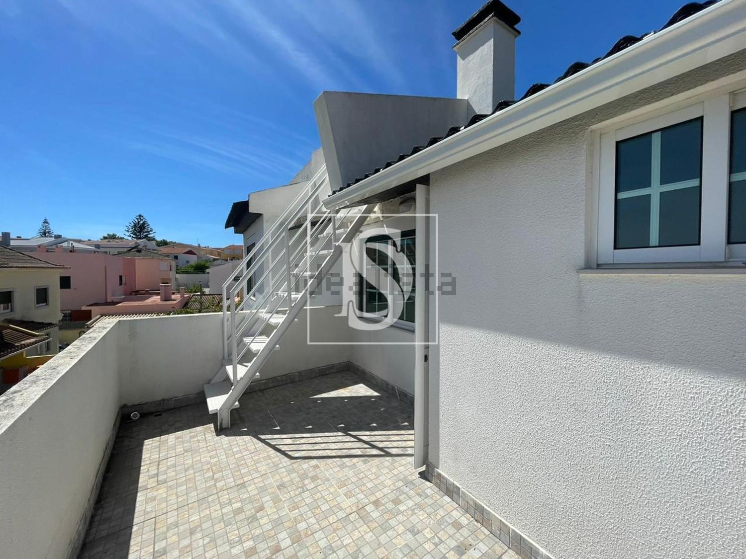 小楼房或独栋别墅出售在Carcavelos Centro - 阳台