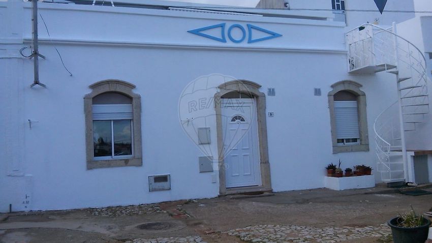 小楼房或独栋别墅出售在Rua da Estibeira