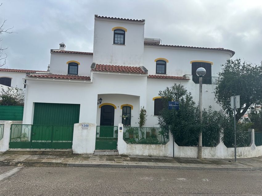 小楼房或独栋别墅出售Urbanização Bela Praia s/n