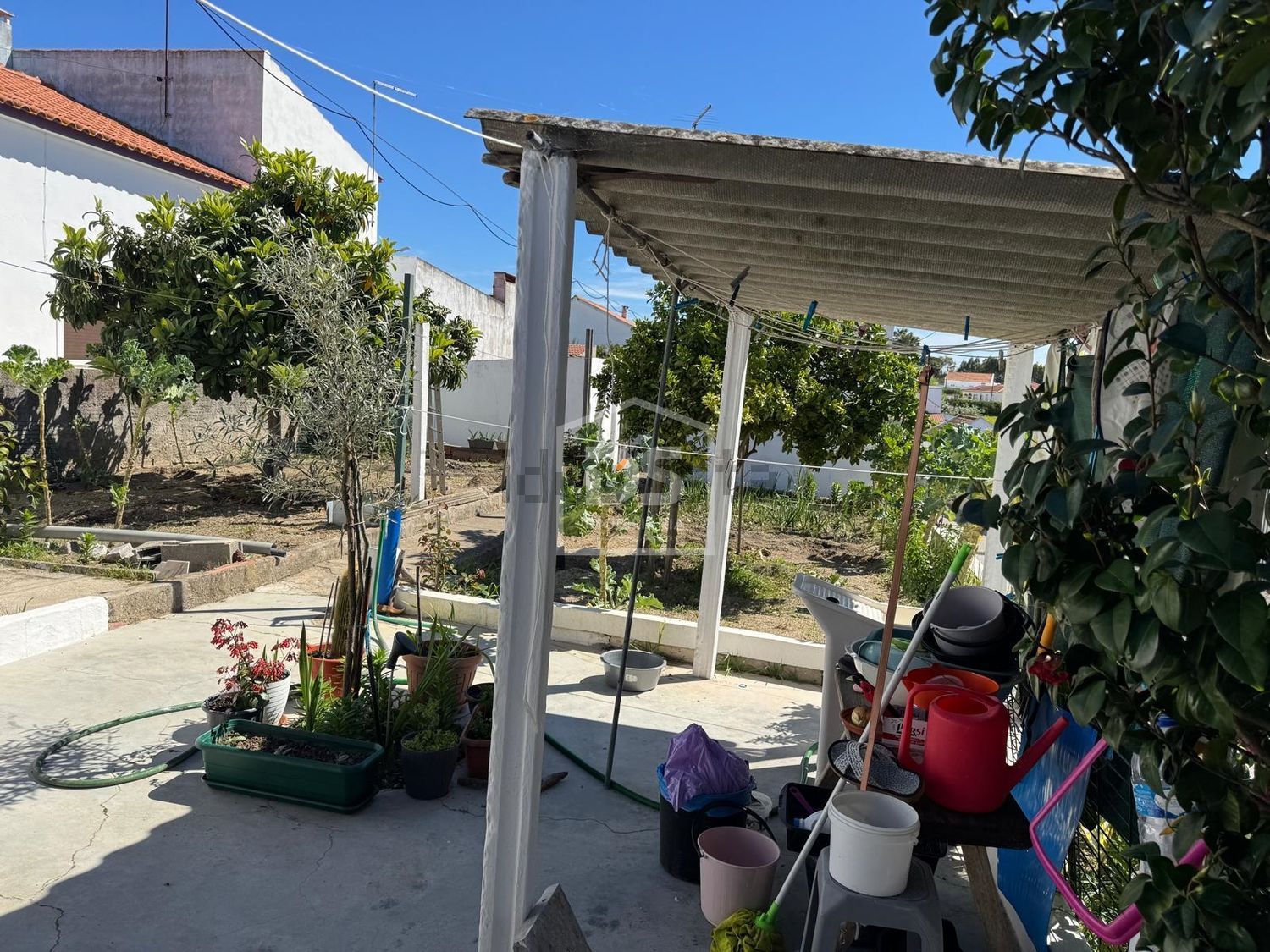 小楼房或独栋别墅出售在Coruche - 院子