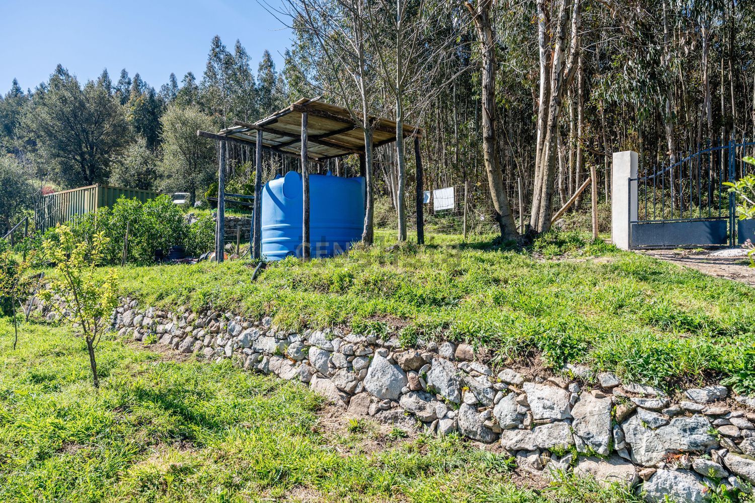 小楼房或独栋别墅出售在Estrada Sem Nome - 花园