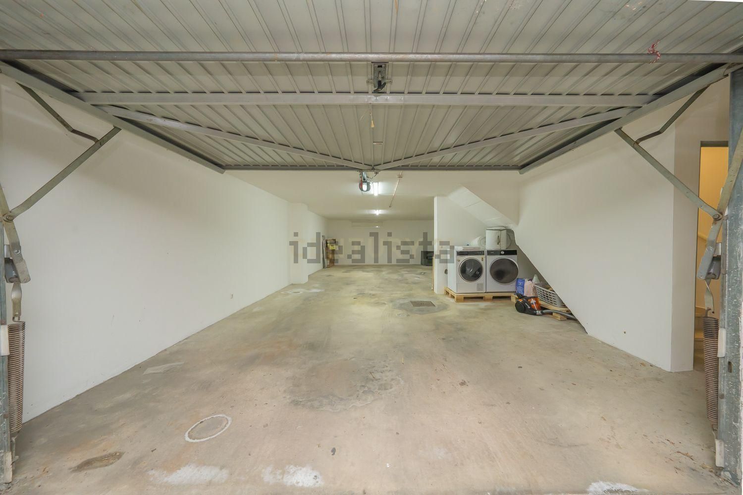 小楼房或独栋别墅出售在Beco da Qt.ª das Flores, 9 - 停车位